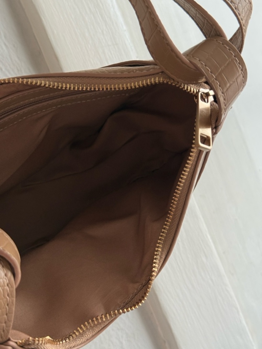 Nordstrom Croc-Embossed Crescent Shoulder Bag in Beige - Picture 4 of 4